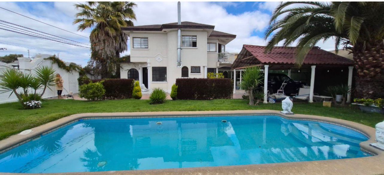 Casa con piscina — Sector El Sol